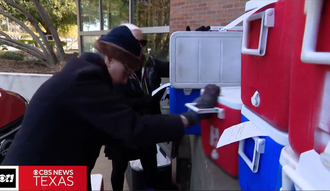 Meals on Wheels volunteers brave record-low temperatures to help seniors